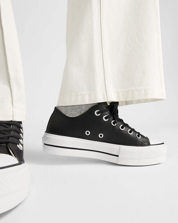 Chuck Taylor All Star Platform Leather Low Top