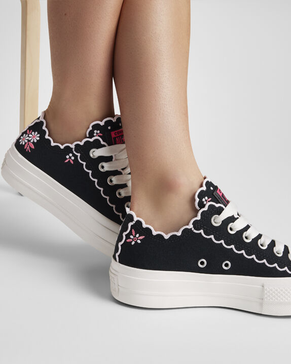 Chuck Taylor All Star Lift Platform Embroidered Flowers Low Top