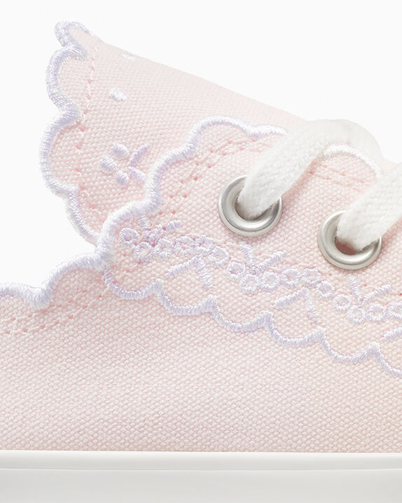 Chuck 70 Embroidered Low Top