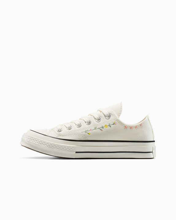 Chuck 70 Embroidered Flowers Low Top